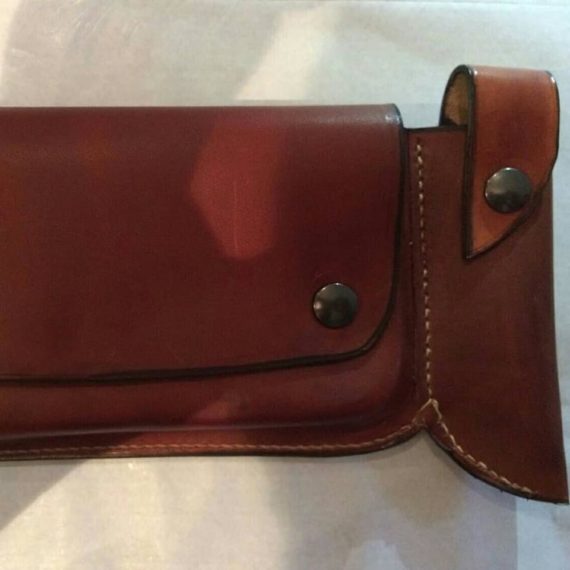 pochette-cuir-sur-mesure-avec-etui-couteau-cordonier-artisanal-florac-cevennes-grandadam